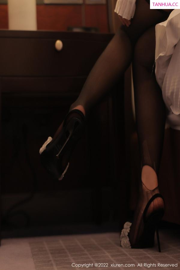 周九九 周jojobaby [XiuRen]高清写真图 2022.10.31 No.5781 周jojobaby 黑丝美腿第79张图片